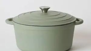 George Collective - Cast Iron Round Casserole 28cm - Matte Sage/Silver Lid